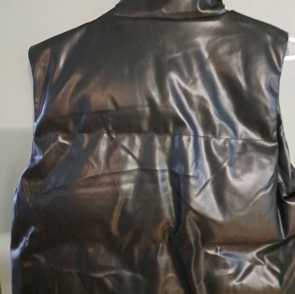Vest - Picture 5 of 10